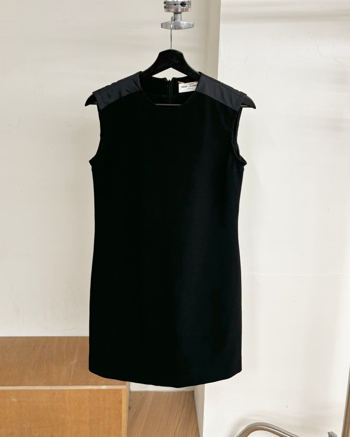 생 로랑 블랙 미니 슬리브리스 드레스 상품이미지1