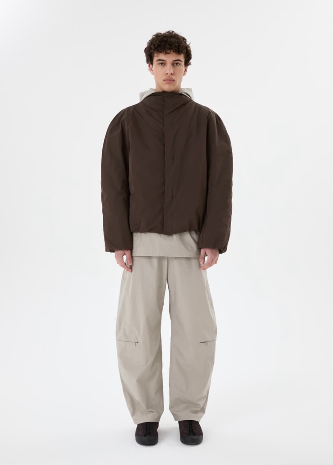 아모멘토 25FW 타프타 패디드 래글런 점퍼 브라운 S 상품이미지1