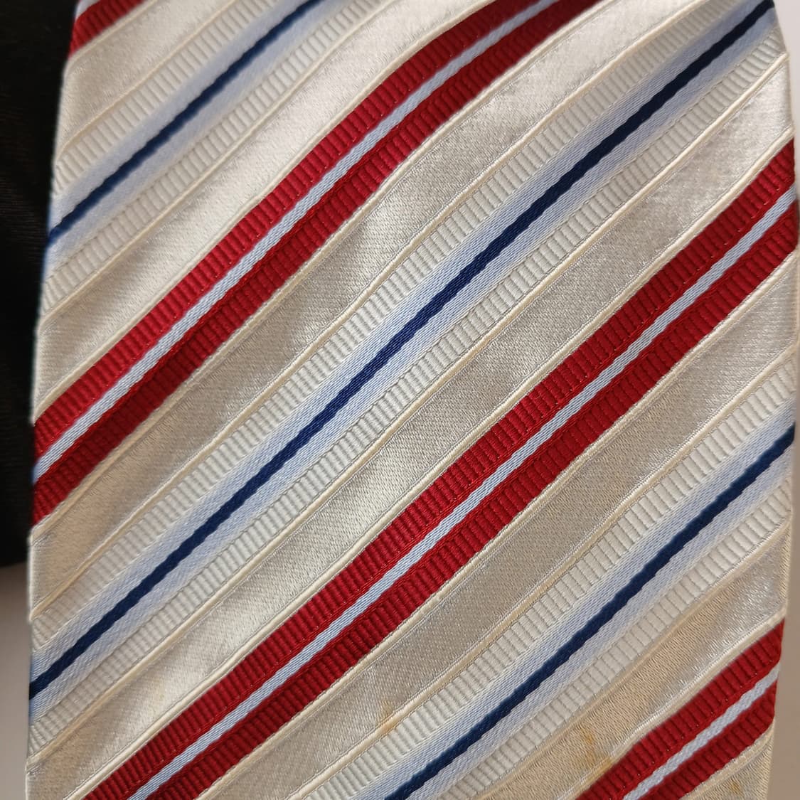 에르메네질도 제냐 실버 스트라이프 넥타이 9.7cm B등급 A19720
 상품이미지5