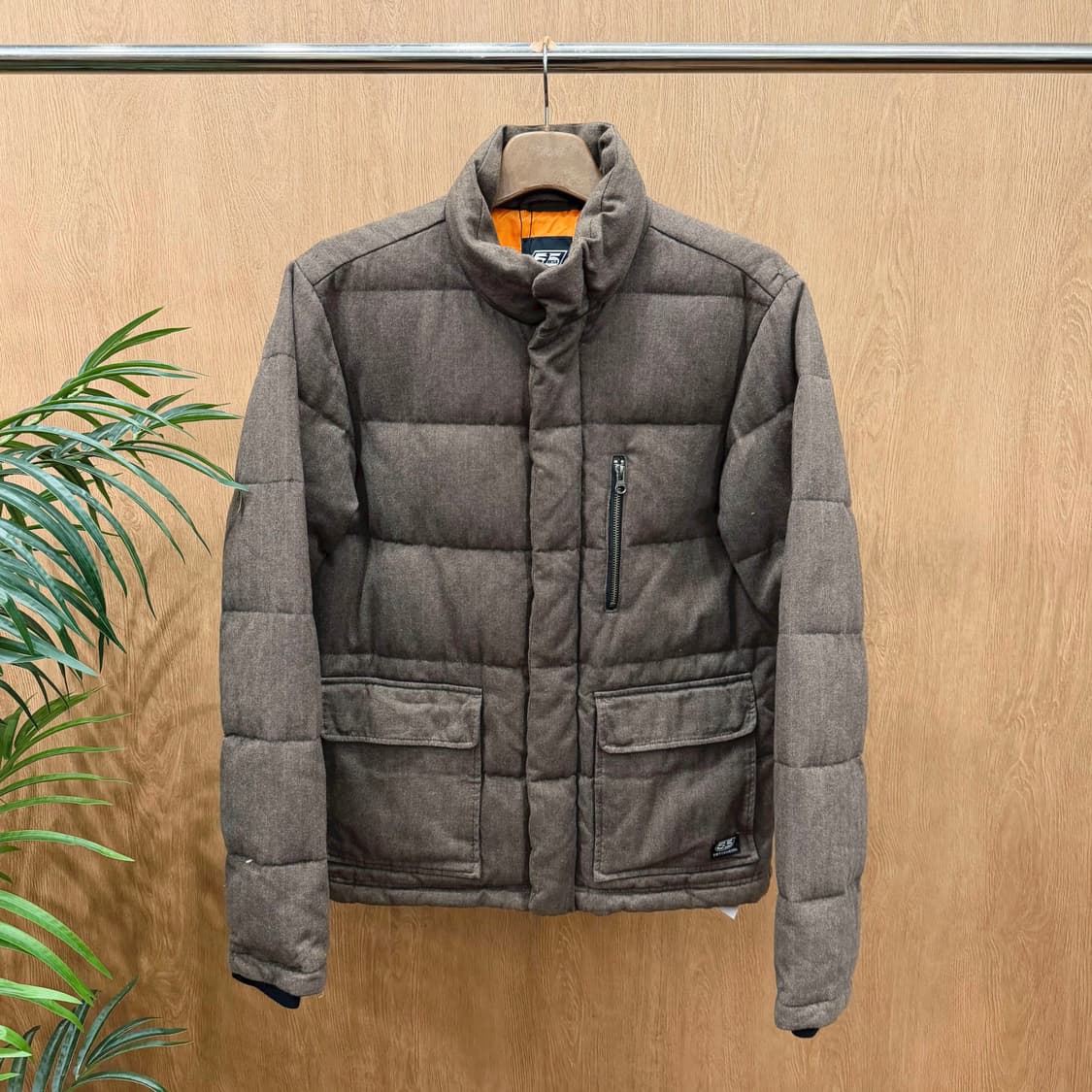 피프티파이브 디젤 하이넥 다운 패딩 자켓 헤링본 로고 패치 디테일 브라운 상품이미지1