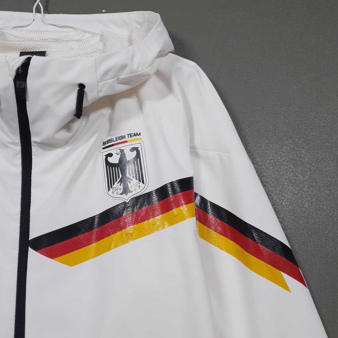 XL) 데상트 독일 레플리카 라인 바람막이 자켓 후드 점퍼 화이트 105 상품이미지3