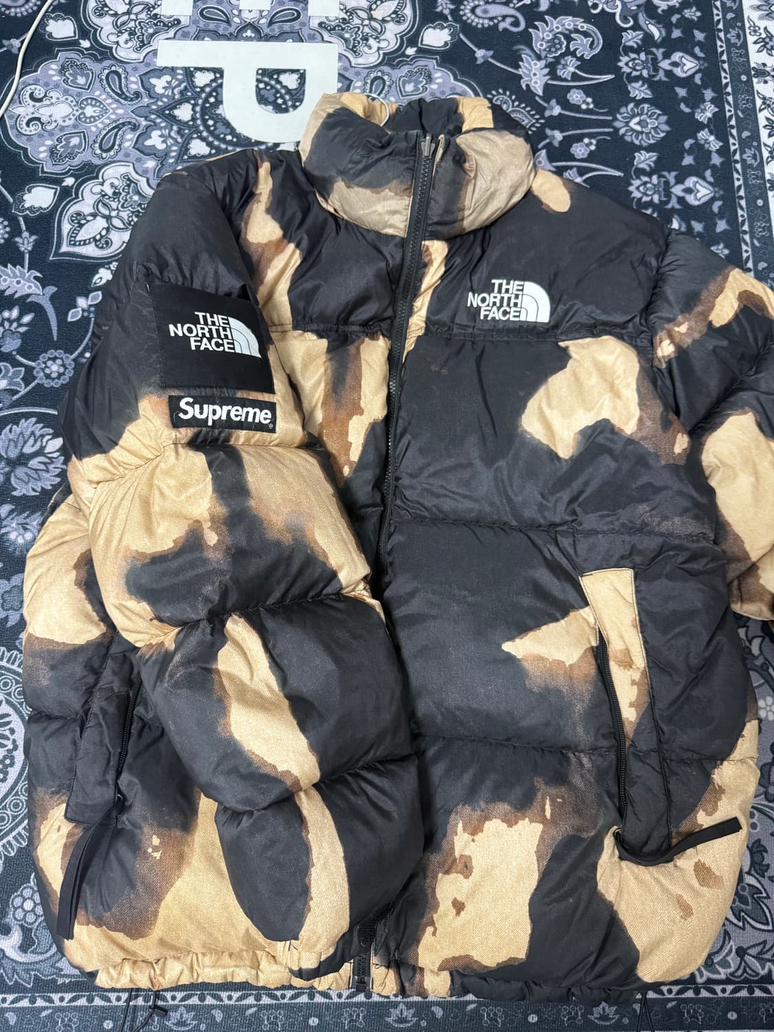 슈프림 x 노스페이스 블리치드 데님 프린트 눕시 자켓 블랙 - 21FW 상품이미지2