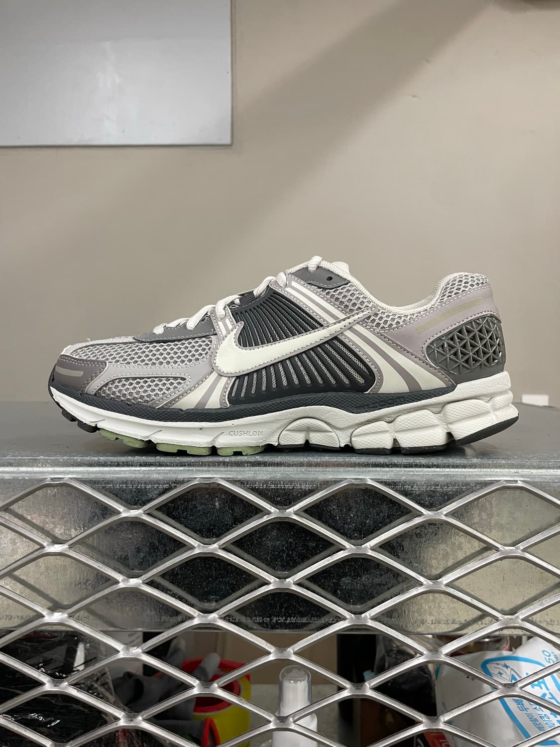 나이키 줌 보메로 5 코블스톤 앤 플랫 퓨터 270  (gr-4299) 상품이미지1