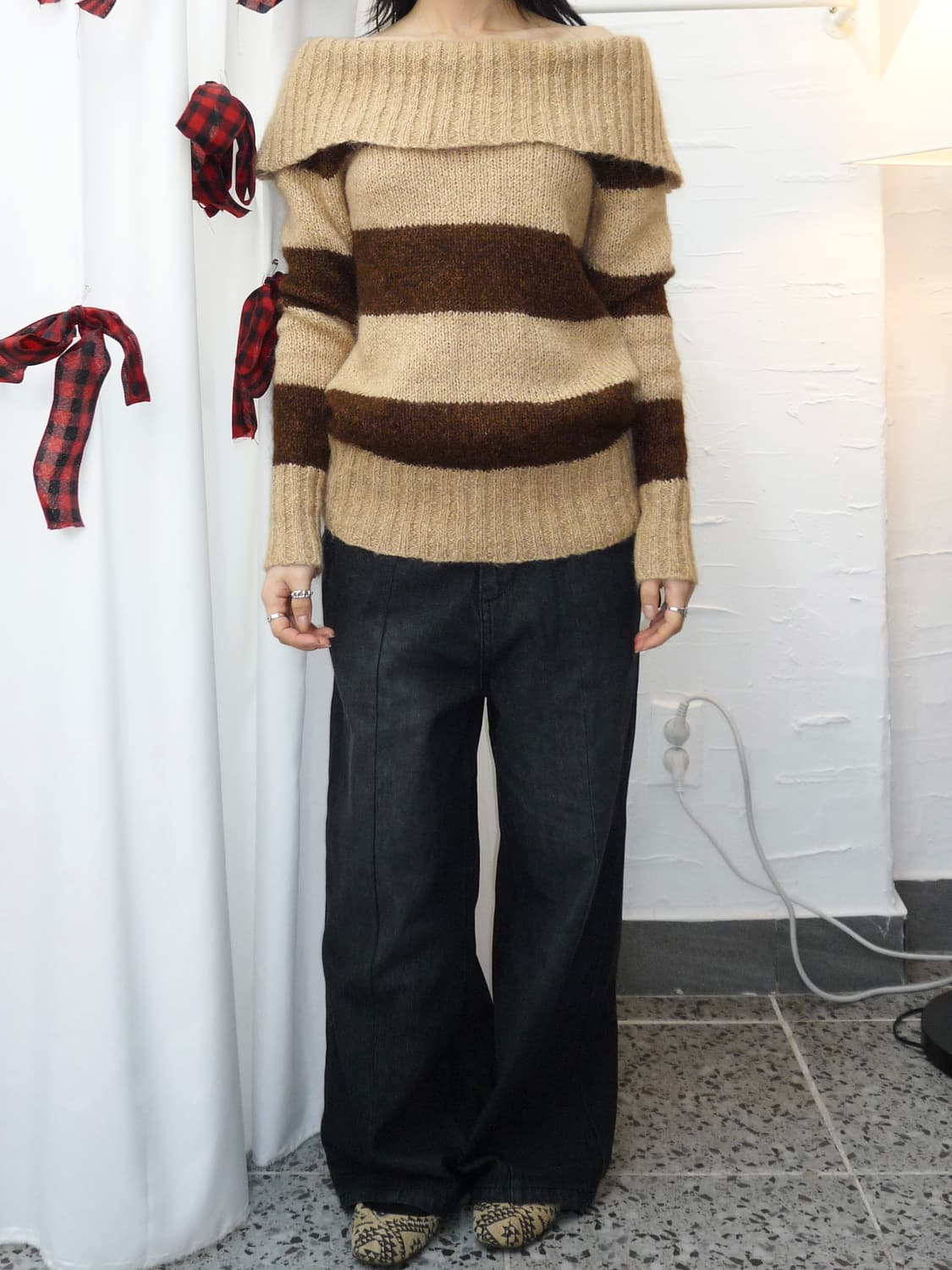 Mocha stripe off-shoulder knit 상품이미지2