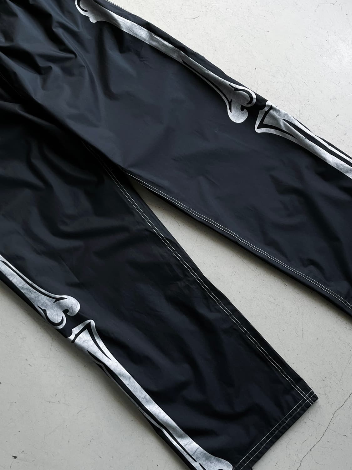 매드터프 컴패스 스켈레톤 사이드 본 우븐 팬츠 상품이미지4