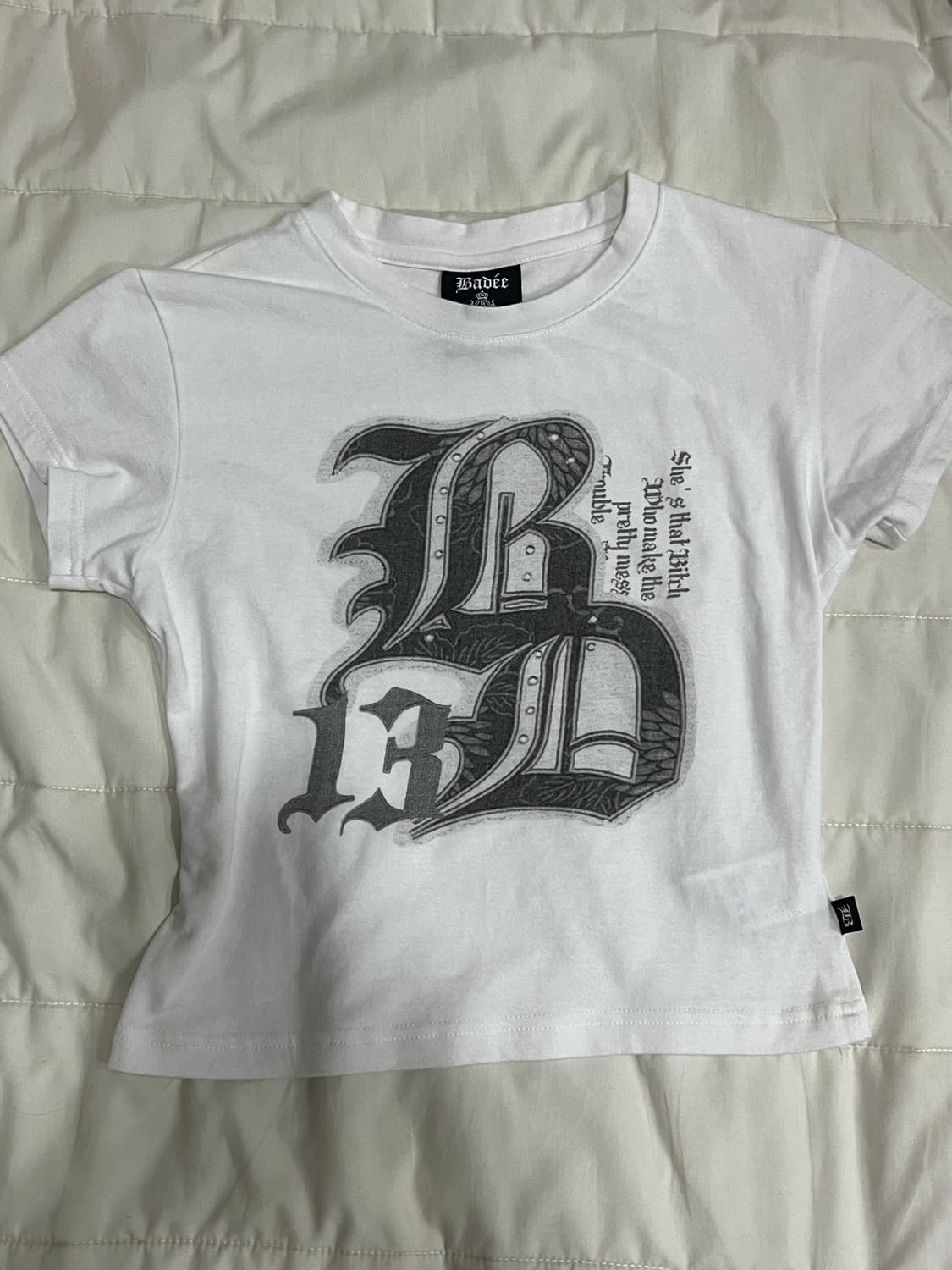 배디 Old English Printing Crop Top White 상품이미지1