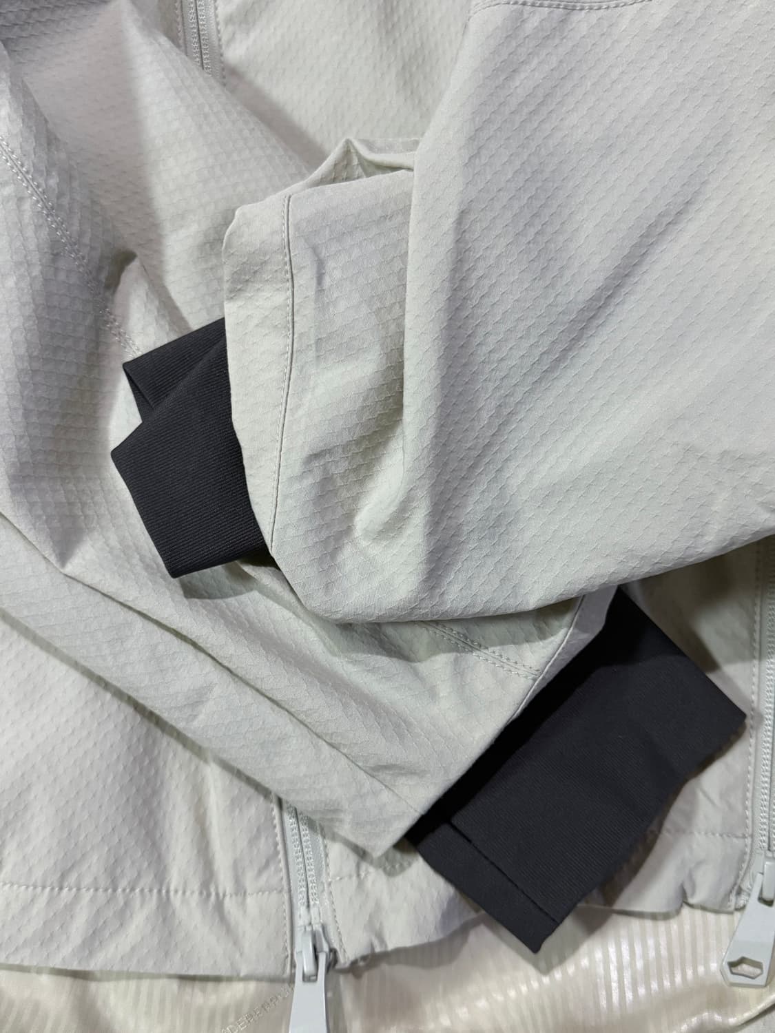 아더에러 Plue windbreaker A3 상품이미지3