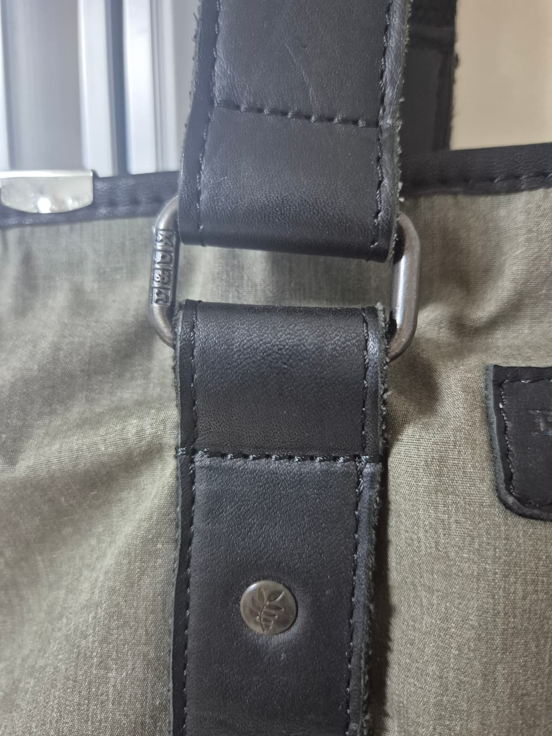 래그앤본(Rag & Bone) 토트백입니다.
단시간 착용하고 보관만 해서 상품이미지2
