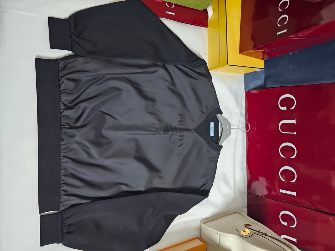 프라다 나일론 맨투맨팝니다 상품이미지1