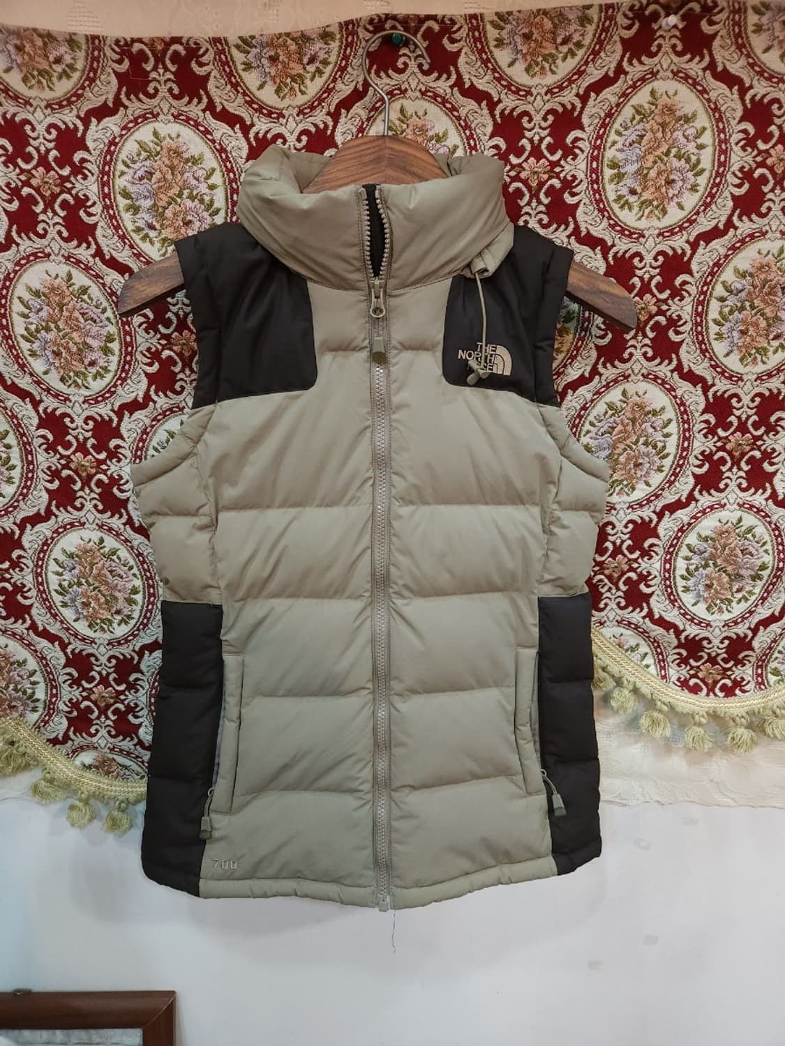 노스페이스 700  베이지 구스 패딩 조끼

 상품이미지2