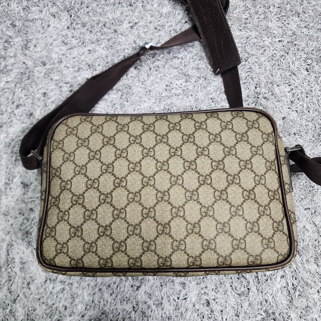 구찌 GG PVC 트리밍 메신저 크로스백 상품이미지3