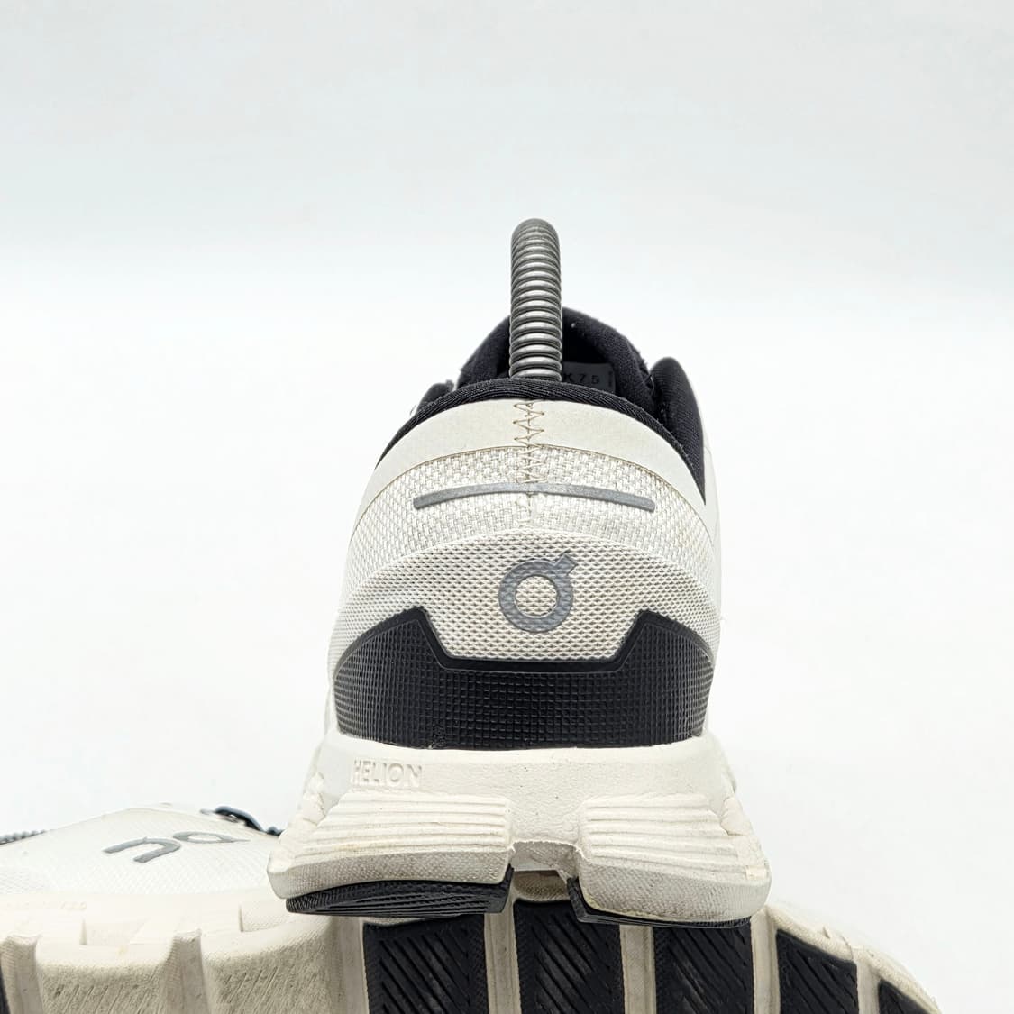 온 러닝 클라우드 X 3 아이보리 블랙 (260) 상품이미지2