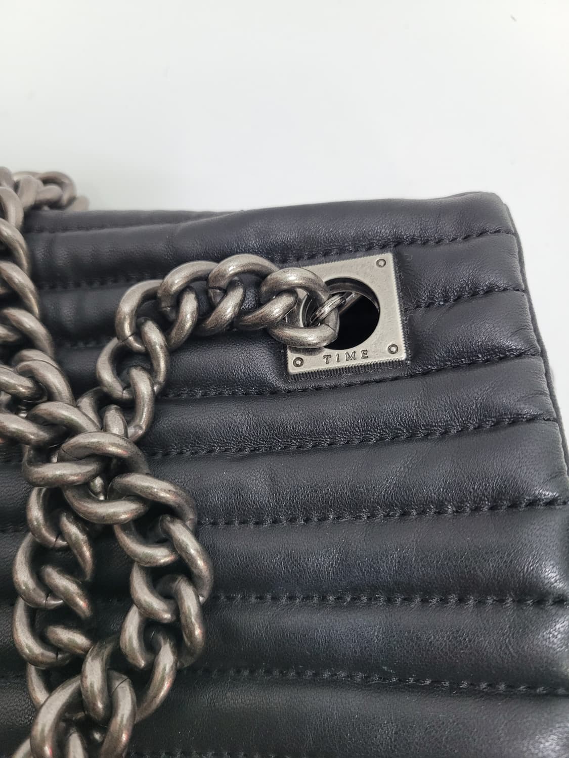 TIME 타임 마틀라쎄 퀼팅 램스킨 체인 숄드백 / 양가죽 블랙
 상품이미지4