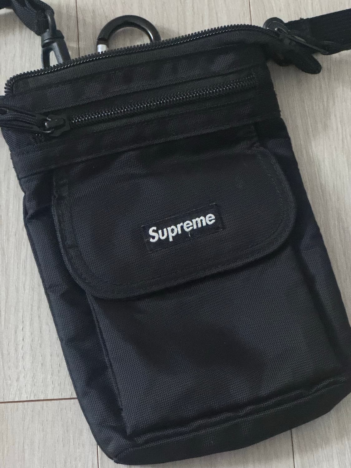 슈프림 블랙 미니 크로스백 상품이미지2