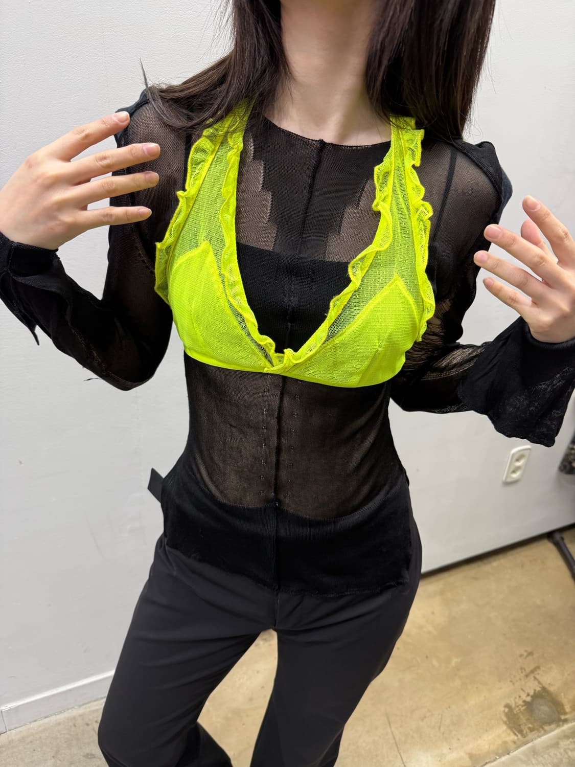 언더커버 20S/S 레디투웨어 매쉬 프릴 브라 상품이미지1