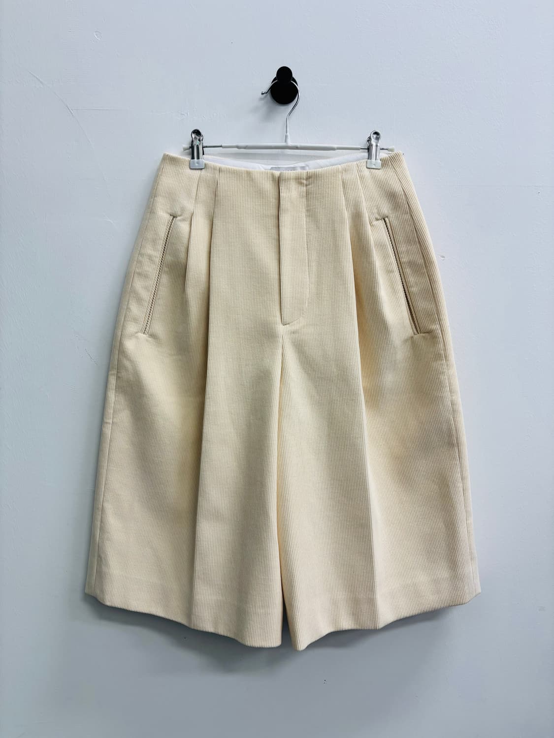 gabriel.lee(가브리엘리) 프리미엄 코듀로이 버뮤다 쇼츠 상품이미지1