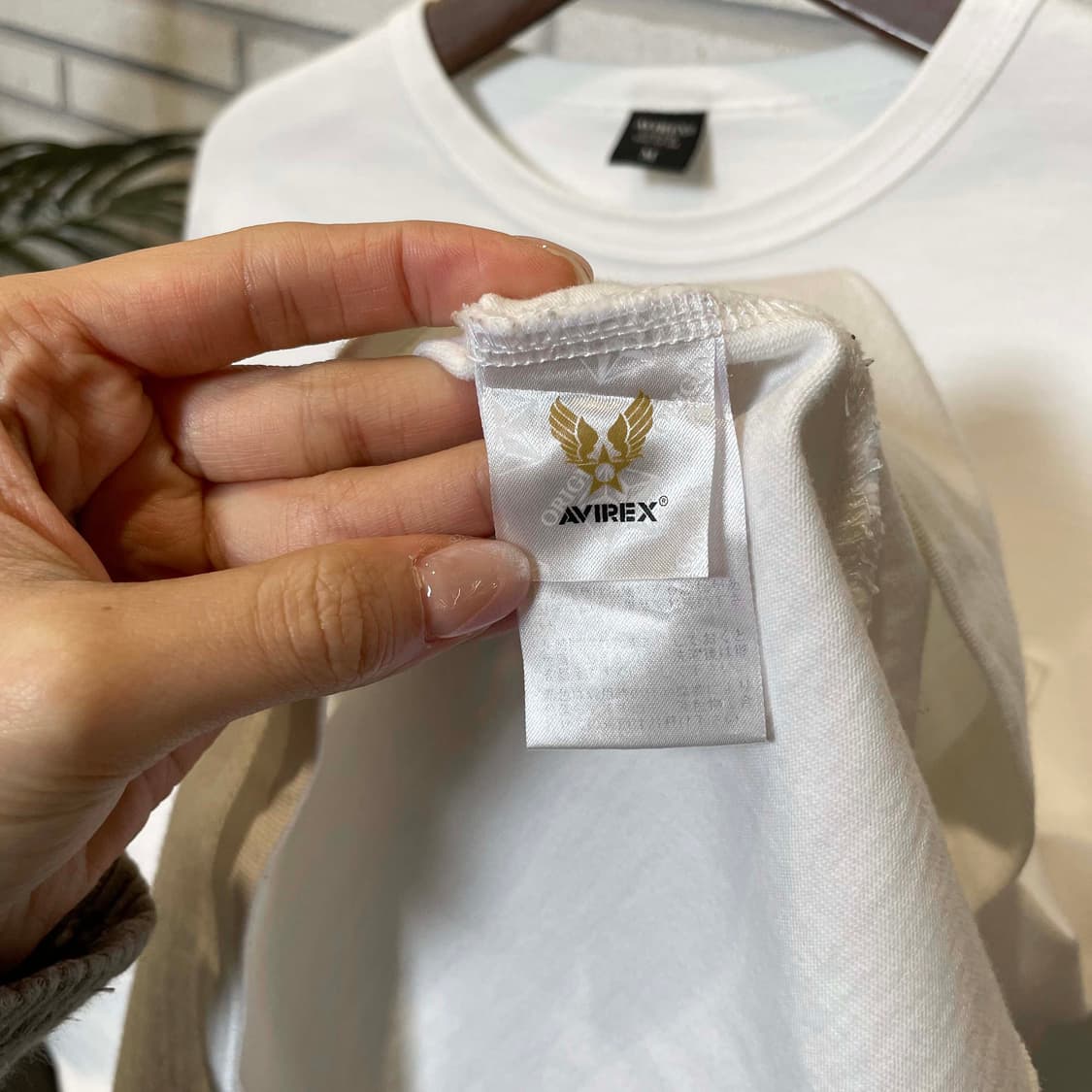 아비렉스 무지 롱슬리브 티셔츠 원포켓 소매 자수 디테일 화이트 상품이미지9