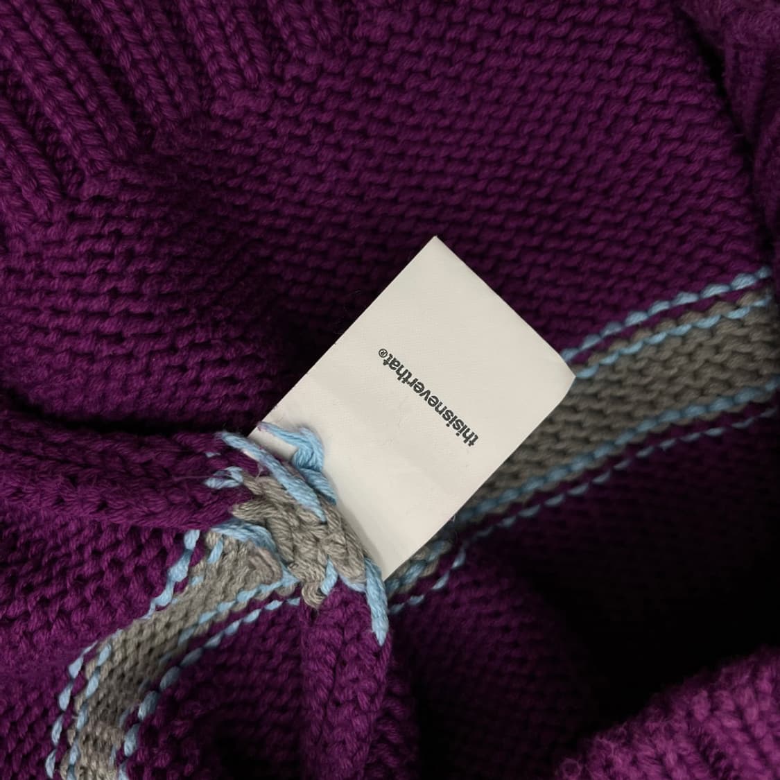 디스이즈네버댓 카키 배색 배열로고 퍼플 니트 L 상품이미지5