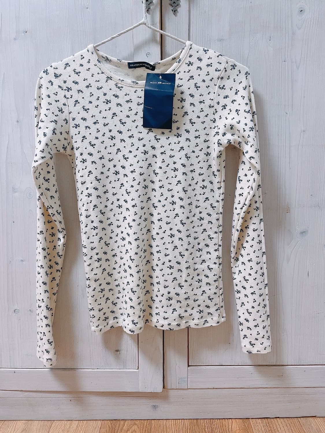 브랜디멜빌 플로럴 긴팔 아일렛 티셔츠 새상품 상품이미지1