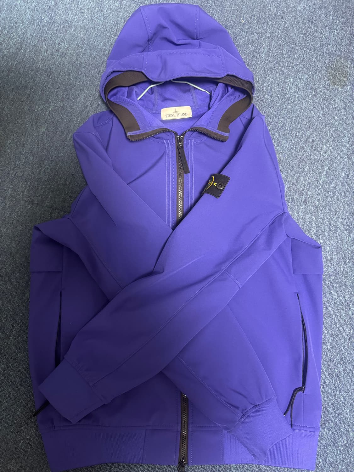 스톤 아일랜드 40427 라이트 소프트 쉘 후드 블루종 상품이미지2