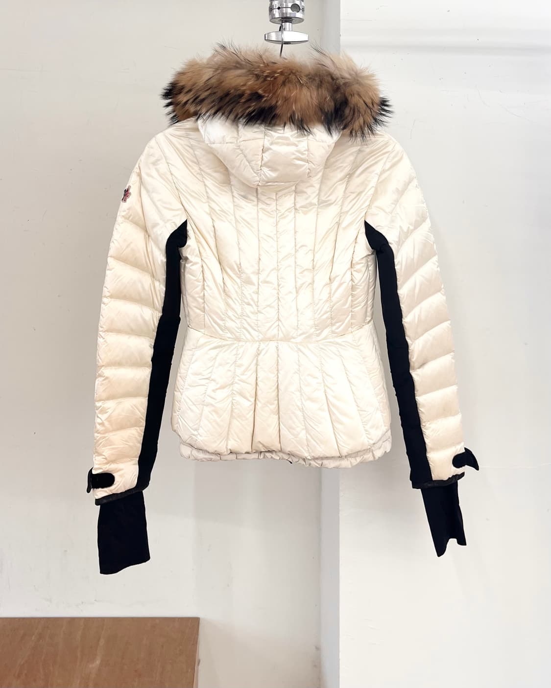 몽클레어 오프화이트 그레노블 브르쉬 다운 자켓 상품이미지6