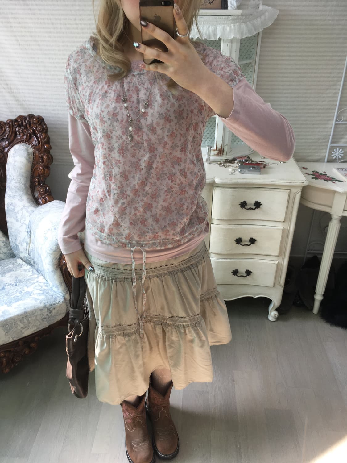 Set)레이어드 블라우스 + 핑크레이스티 + 베이지스커트 상품이미지5