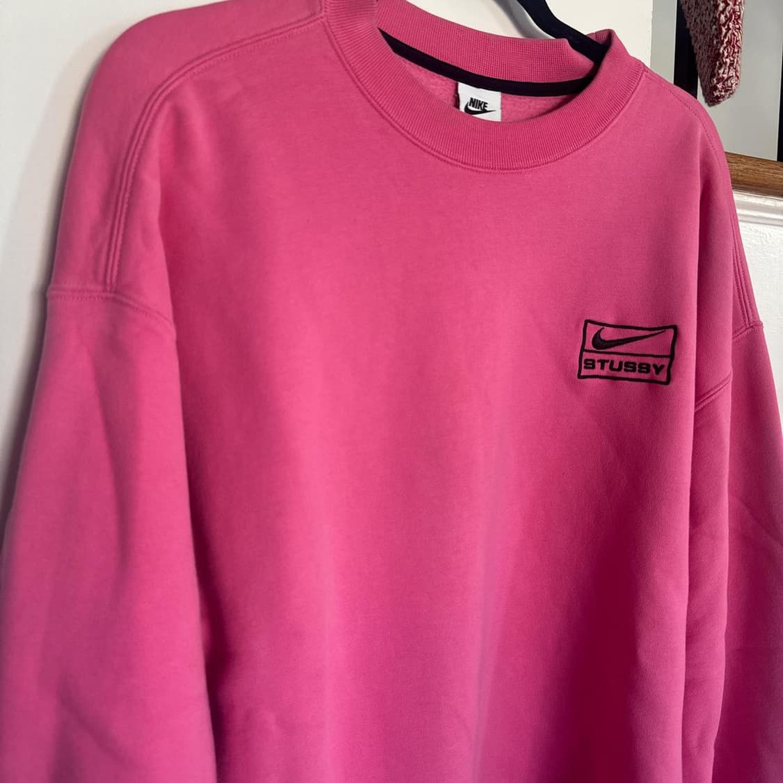 나이키 x 스투시 NRG 워시드 플리스 크루넥 로터스 핑크 상품이미지2