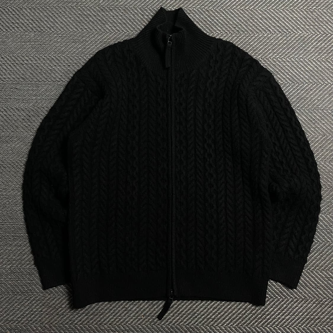 LOGAN 투웨이 하이넥 미니멀 케이블 꽈배기 니트 집업 블랙o 5320 상품이미지1