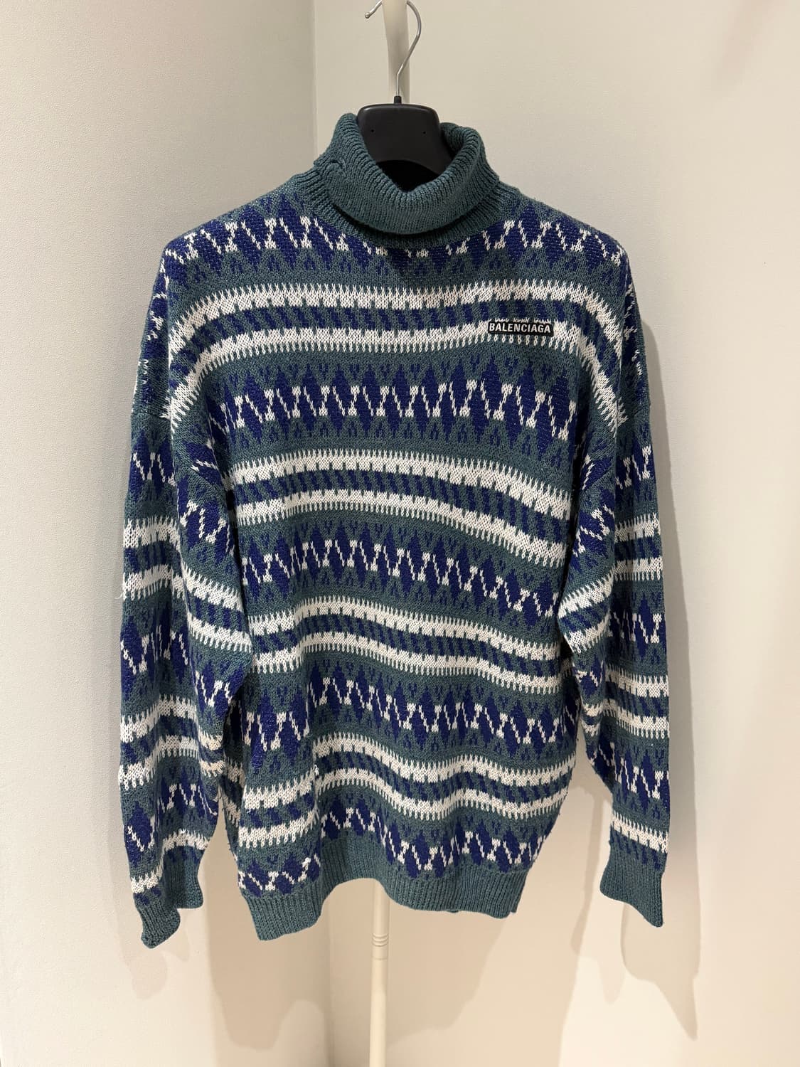 [S] 발렌시아가 19FW 런웨이 터틀넥니트 상품이미지2