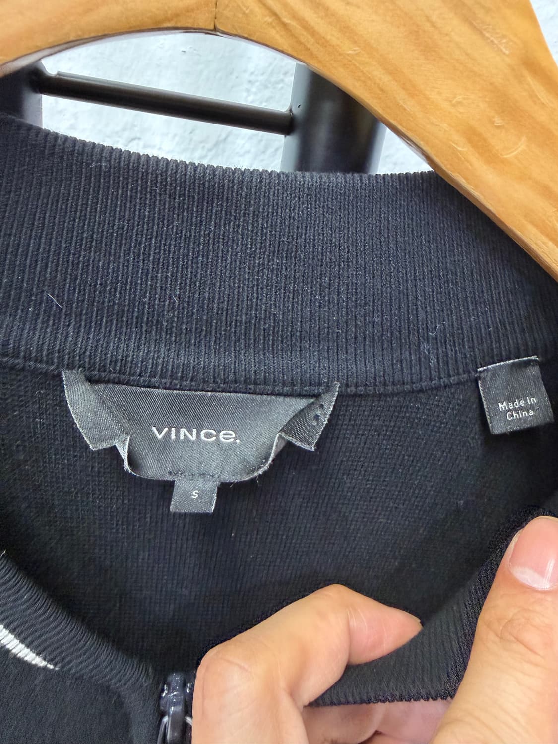 정품) VINCE 빈스 블랙 집업 S 상품이미지5