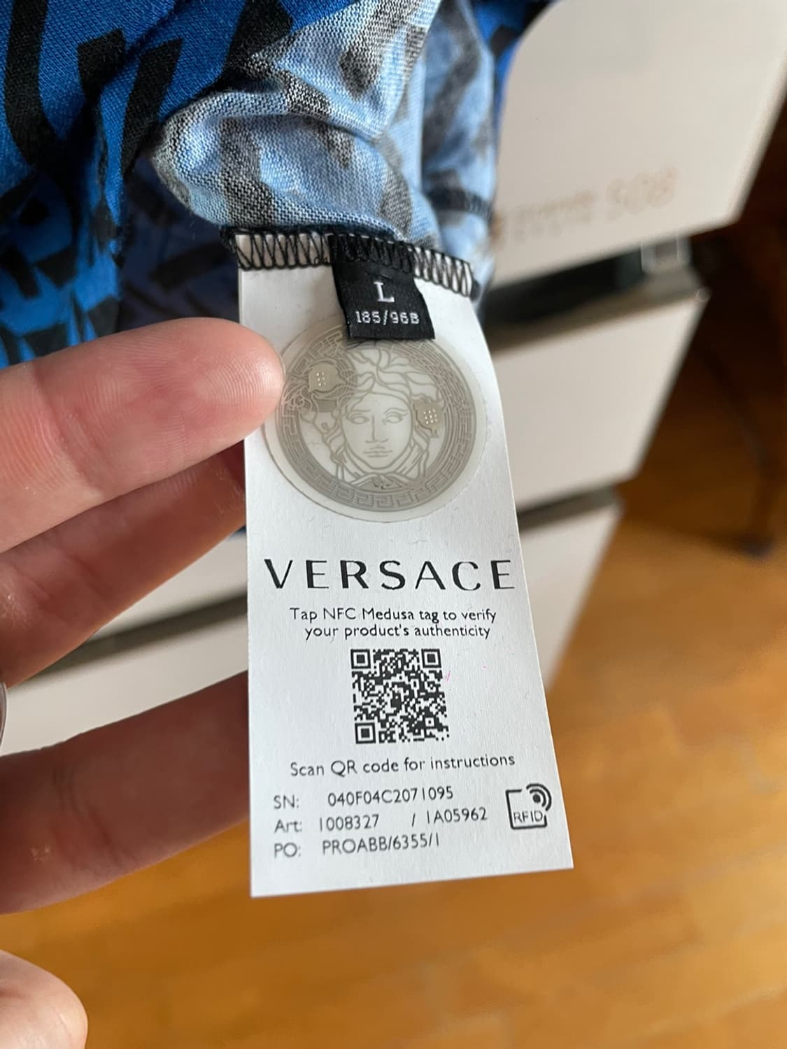 베르사체 모노그램 블루 블랙 반팔티셔츠 정품 신품 상품이미지3