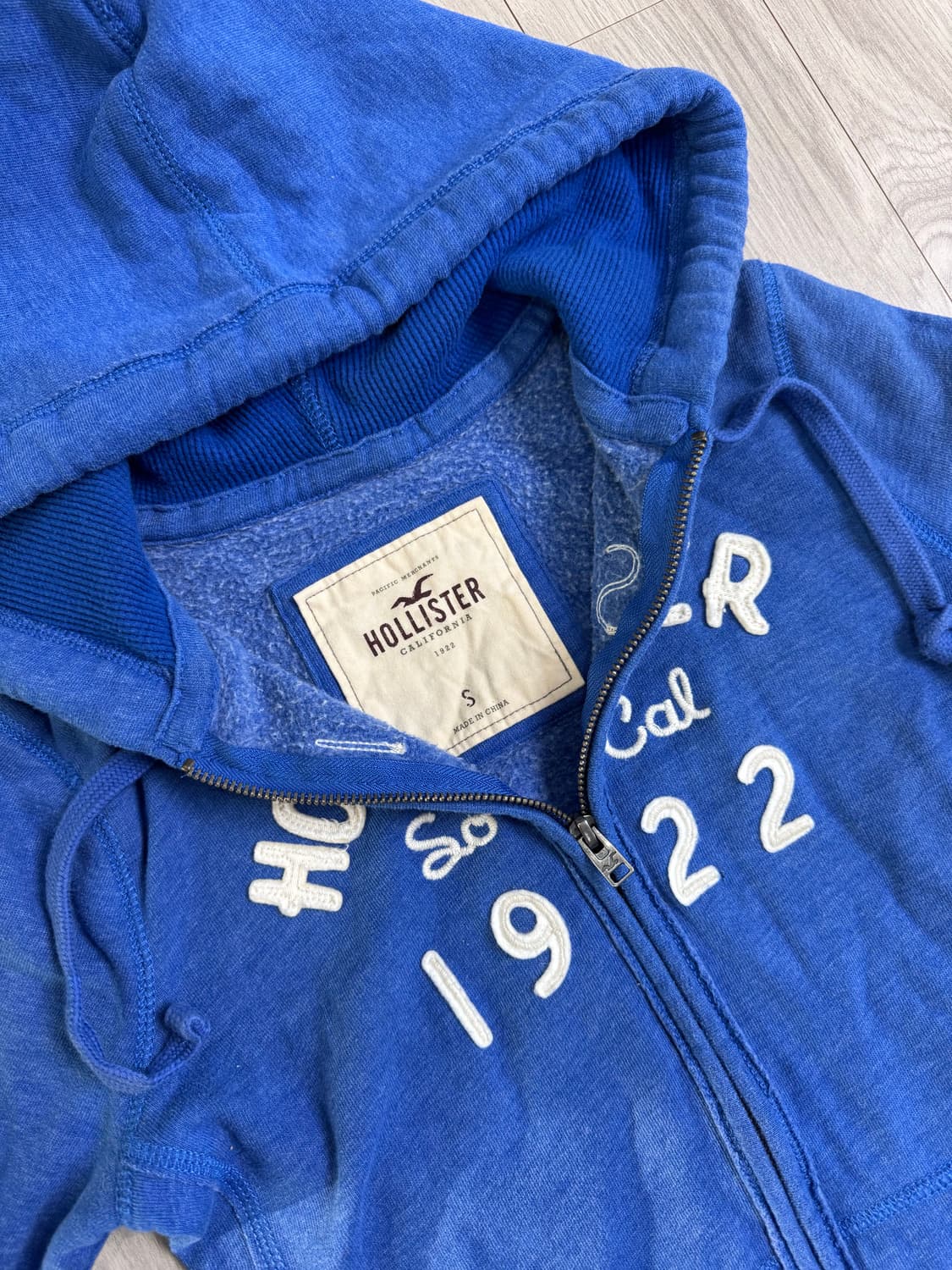 홀리스터 슬림핏 후드집업 블루 상품이미지2