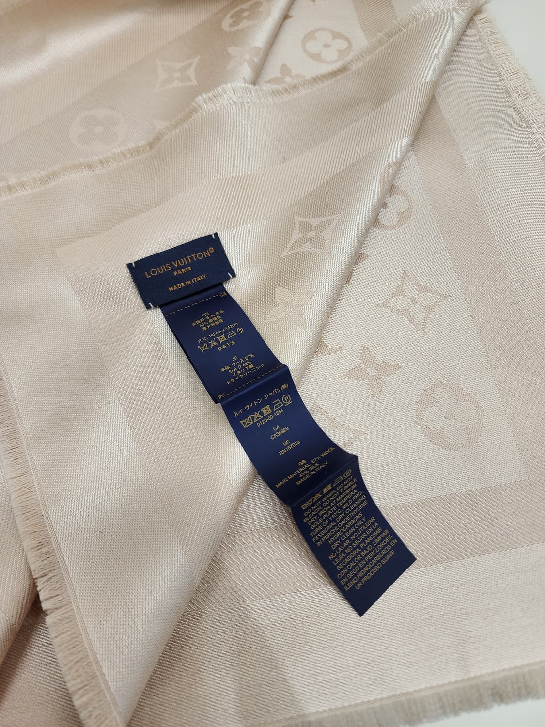 루이비통 M96978 모노그램 클래식 숄 라이트베이지 상품이미지5