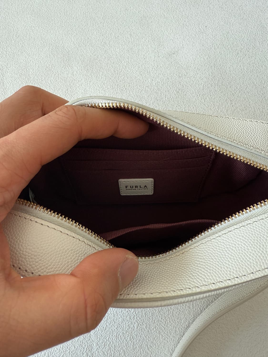 훌라(FURLA) 캐비어 레더 크로스백 상품이미지8