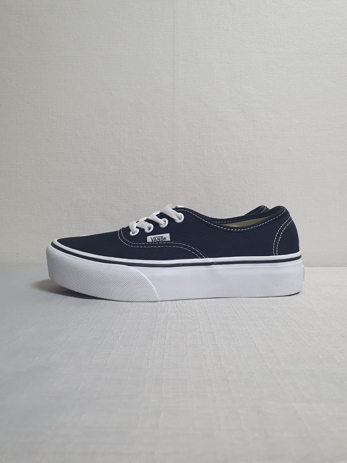 240mm반스 어센틱 플랫폼 2.0 블랙 화이트 상품이미지3