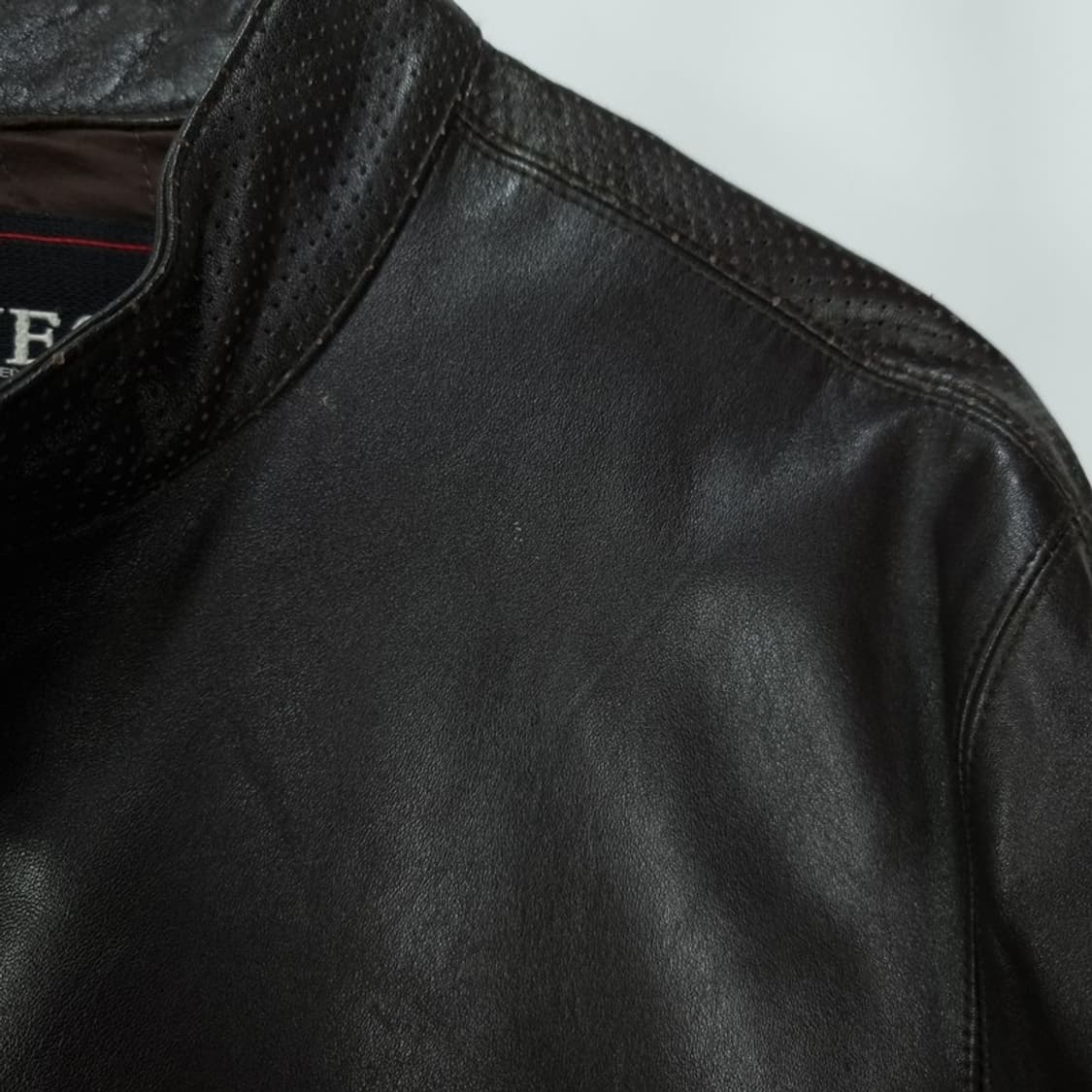 [게스] 리얼 카우 레더 소가죽 싱글 집업 레더 자켓 블랙 M19168 상품이미지8