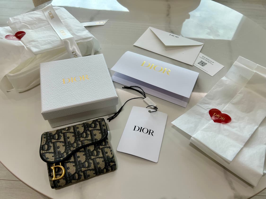 <Dior 공홈 구매/풀박스> 디올 Saddle Lotus 오블리크 반지 상품이미지1