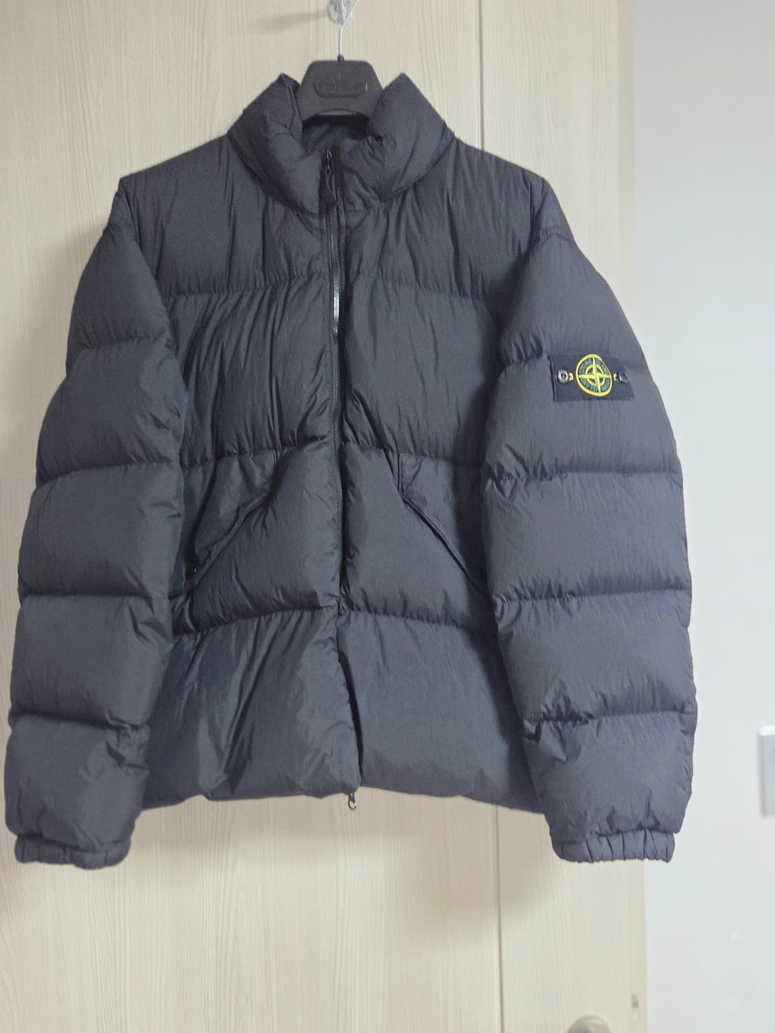 스톤아일랜드 23FW 크링클랩스 논후드패딩 블랙 상품이미지1