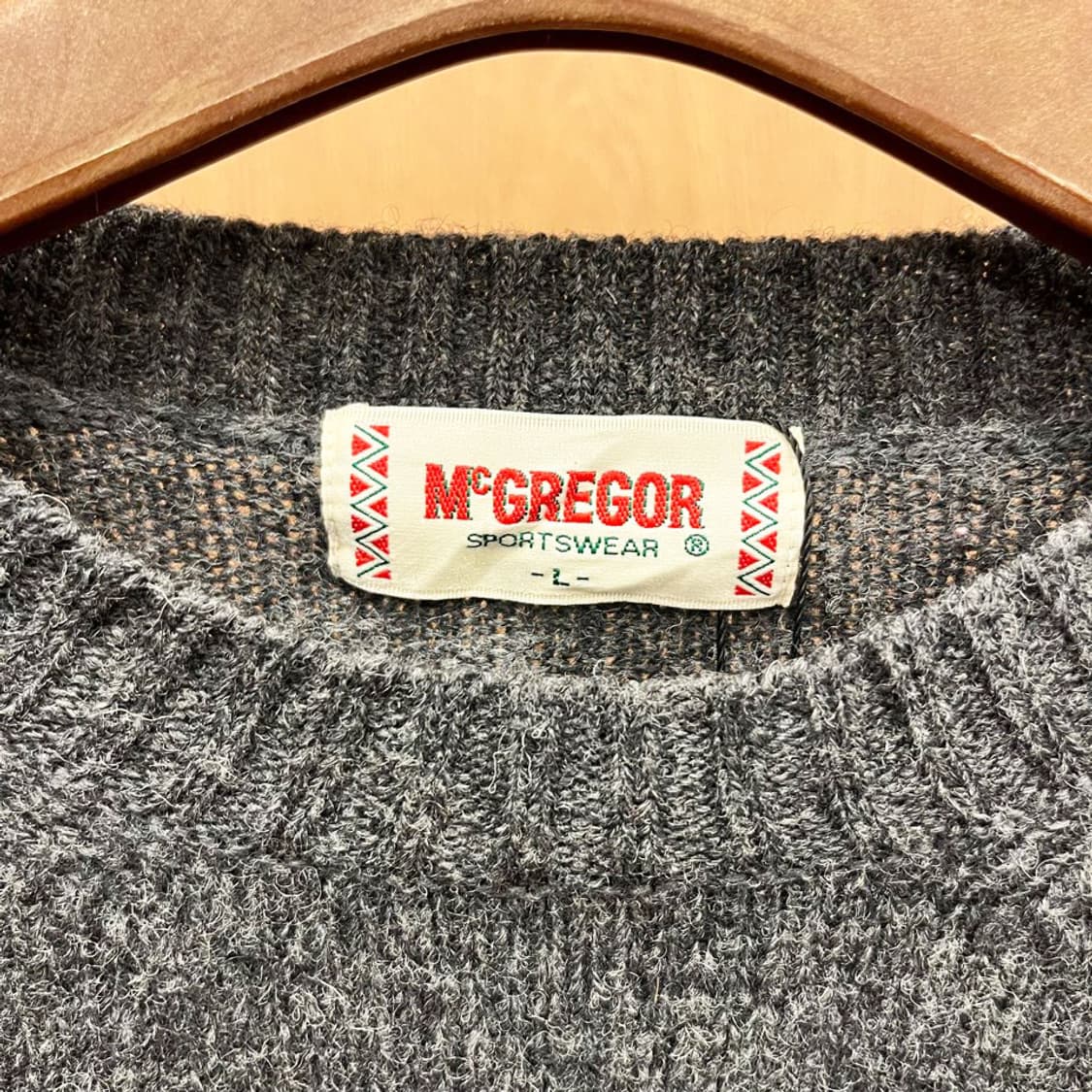 맥그리거 긴팔 니트 아가일 패턴 라운드넥 디테일 레귤러핏 다크 그레이 상품이미지6