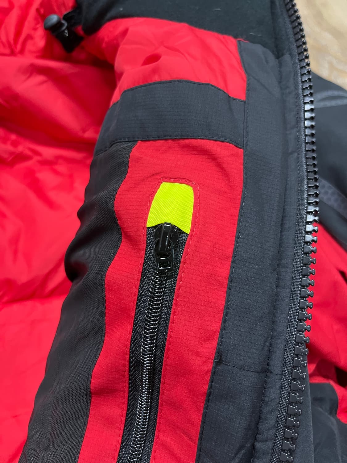 몬츄라 고어텍스 다운 패딩 상품이미지4