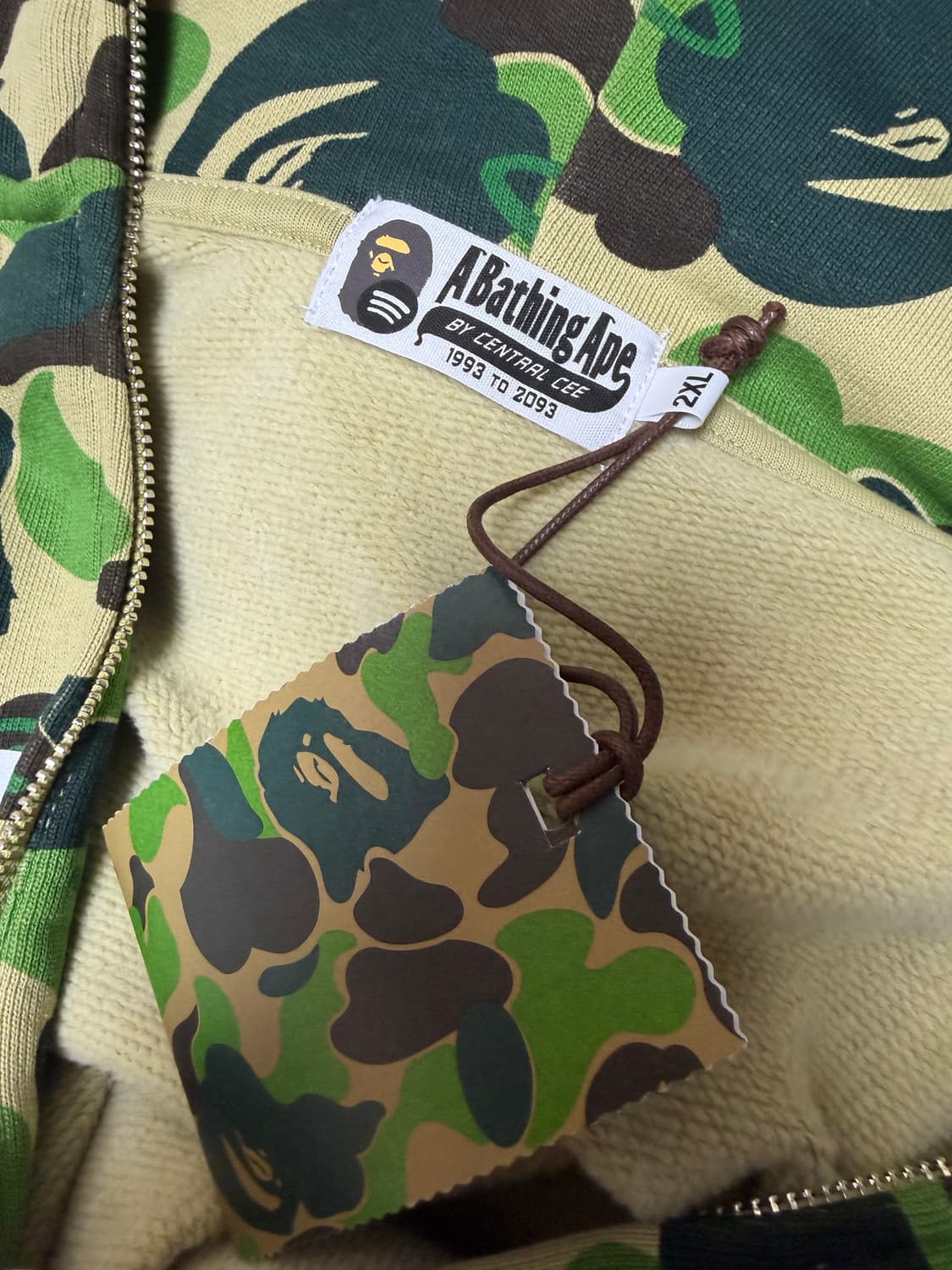 (새상품) 베이프 시나월드 스포티파이 센트럴씨 2XL 상품이미지3