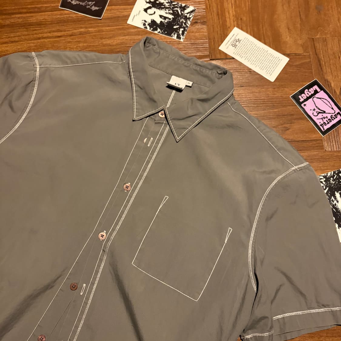 ARMANI EXCHANGE 스티치 디테일 그레이 하프 셔츠 상품이미지3