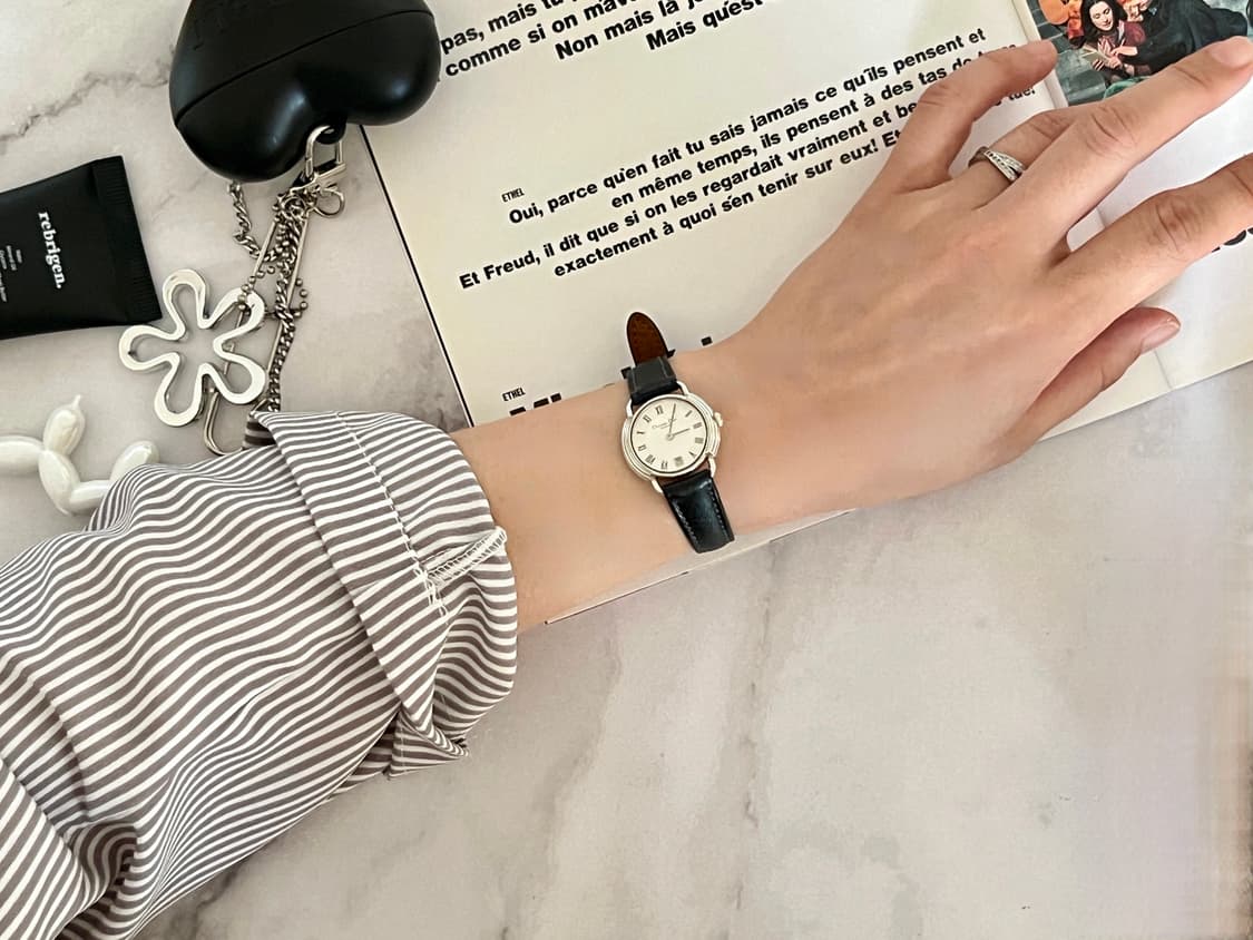 Christian Dior 디올 실버 라운드 데이트 시계 상품이미지9