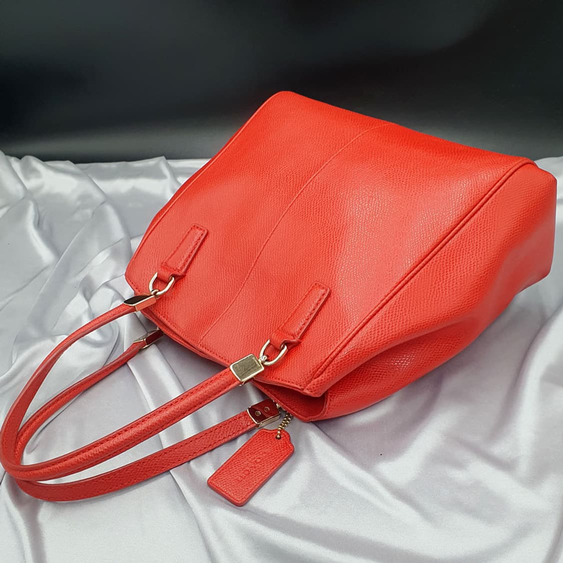 코치 레드 가죽 화사한 토트백 중고 가방 은피아노 상품이미지8