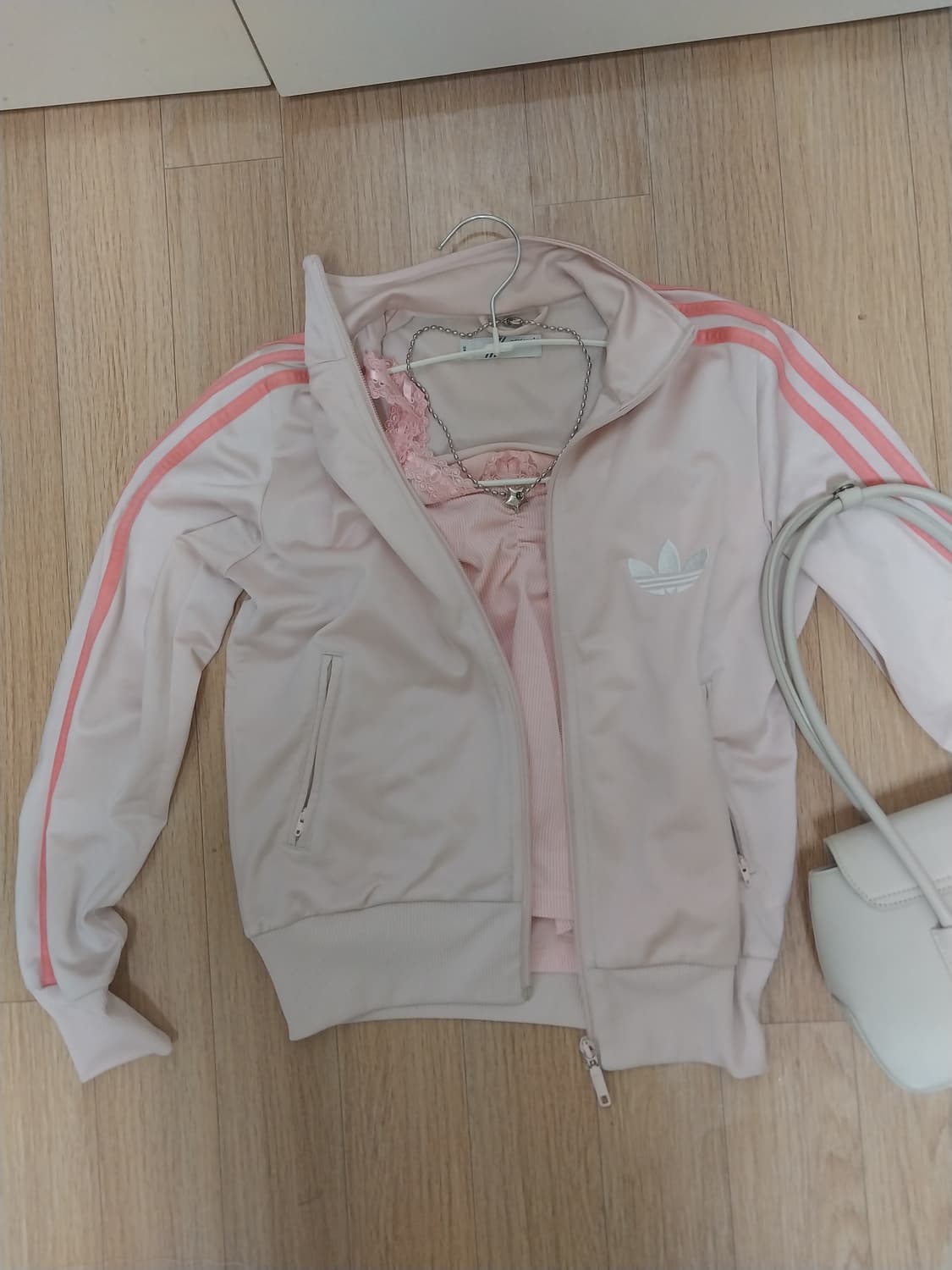 딸기우유 핑크 아디다스 져지 상품이미지1