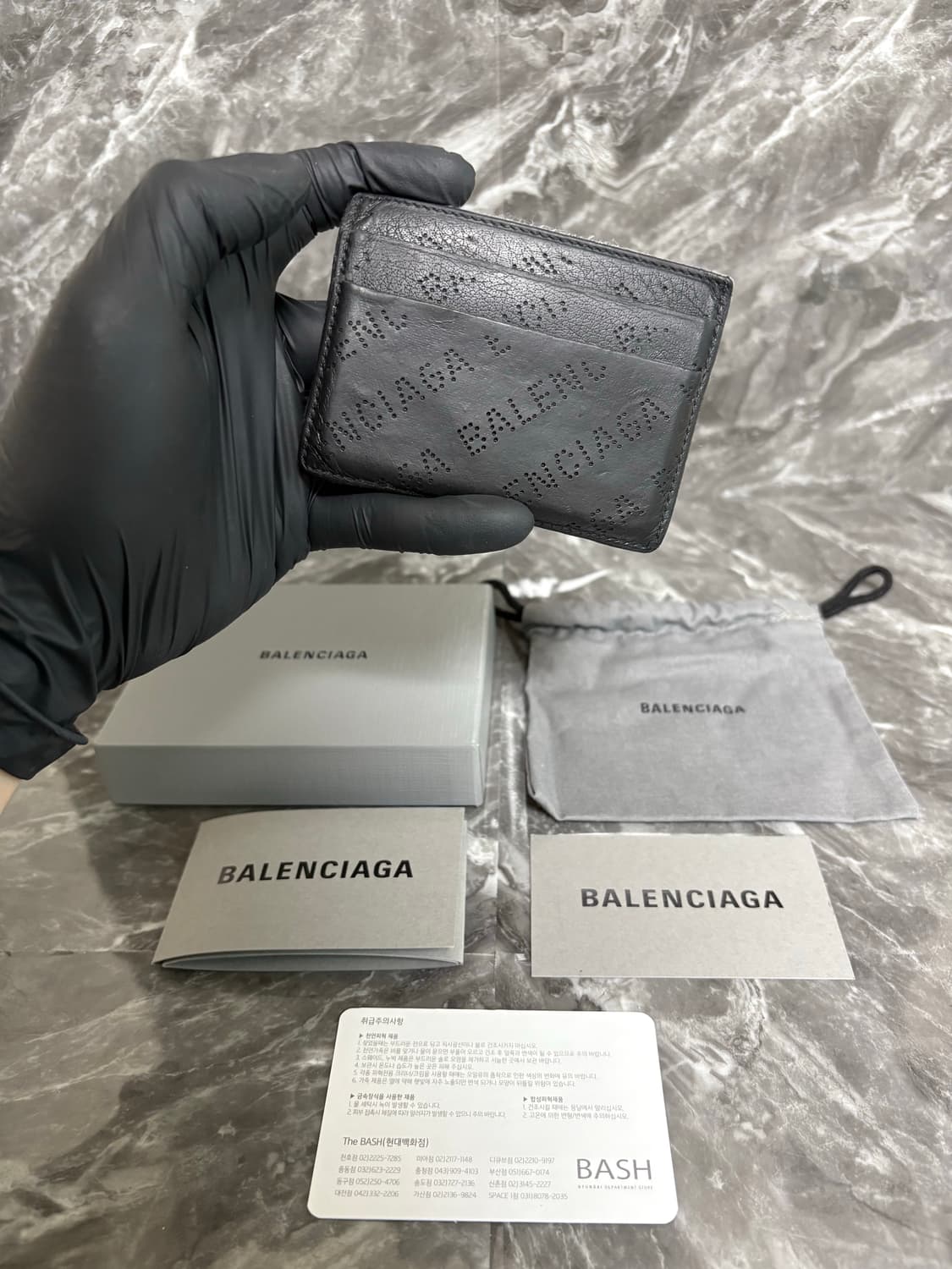 발렌시아가 로고 퍼포레이티드 캐쉬 카드지갑 상품이미지2