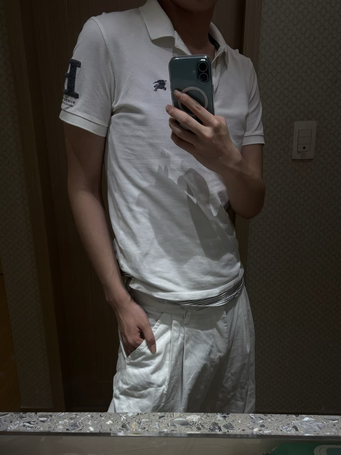 [95/M] 버버리 블랙라벨 소매 빅 로고 자수 카라티 폴로셔츠 상품이미지4