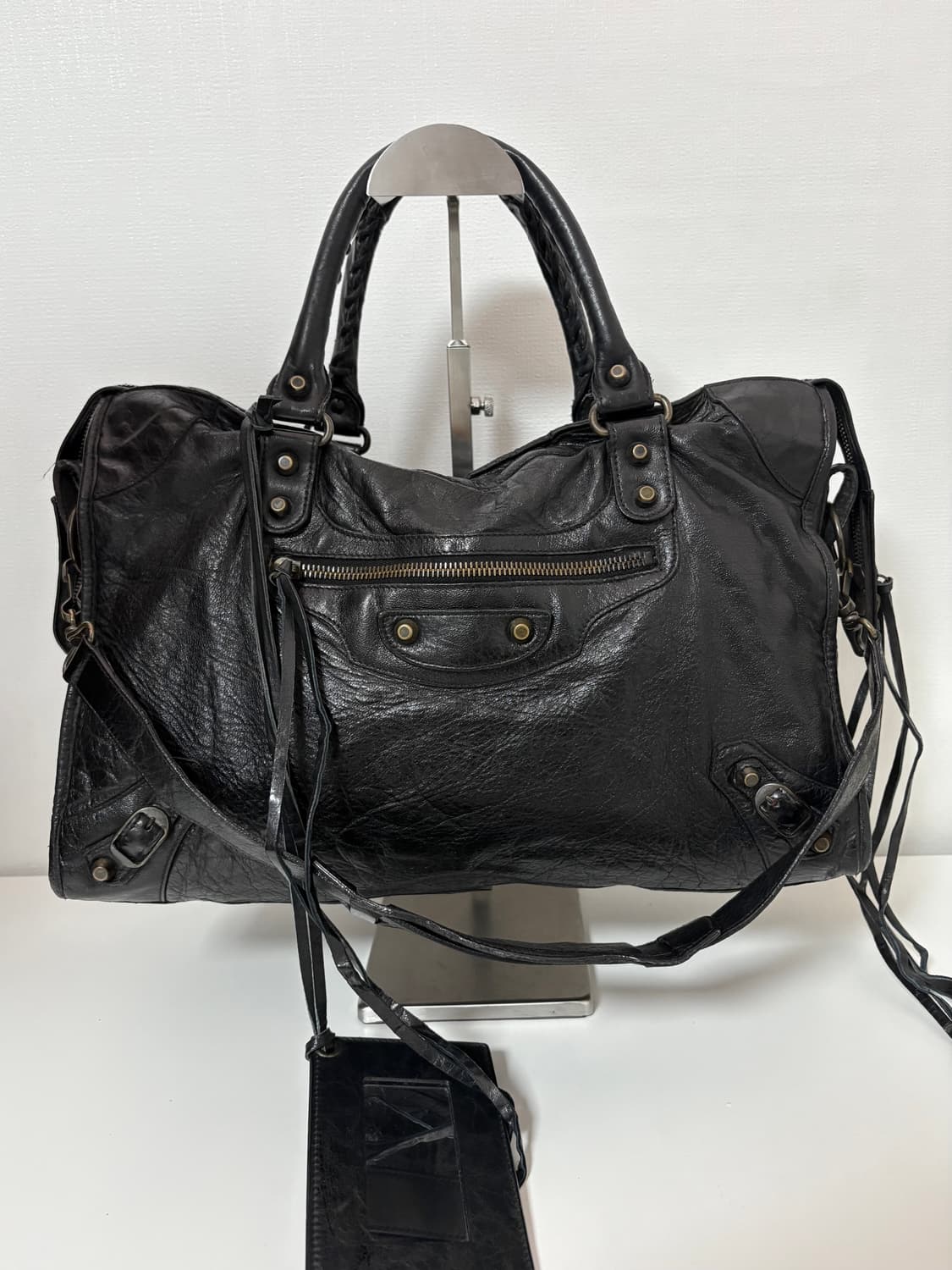 발렌시아가 시티 모터백 블랙 미디움 상품이미지1