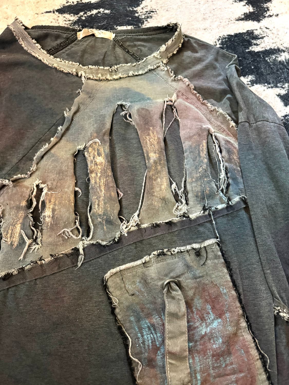 데님 컷 디테일 워싱 빈티지 슬리브 긴팔티셔츠 상품이미지2