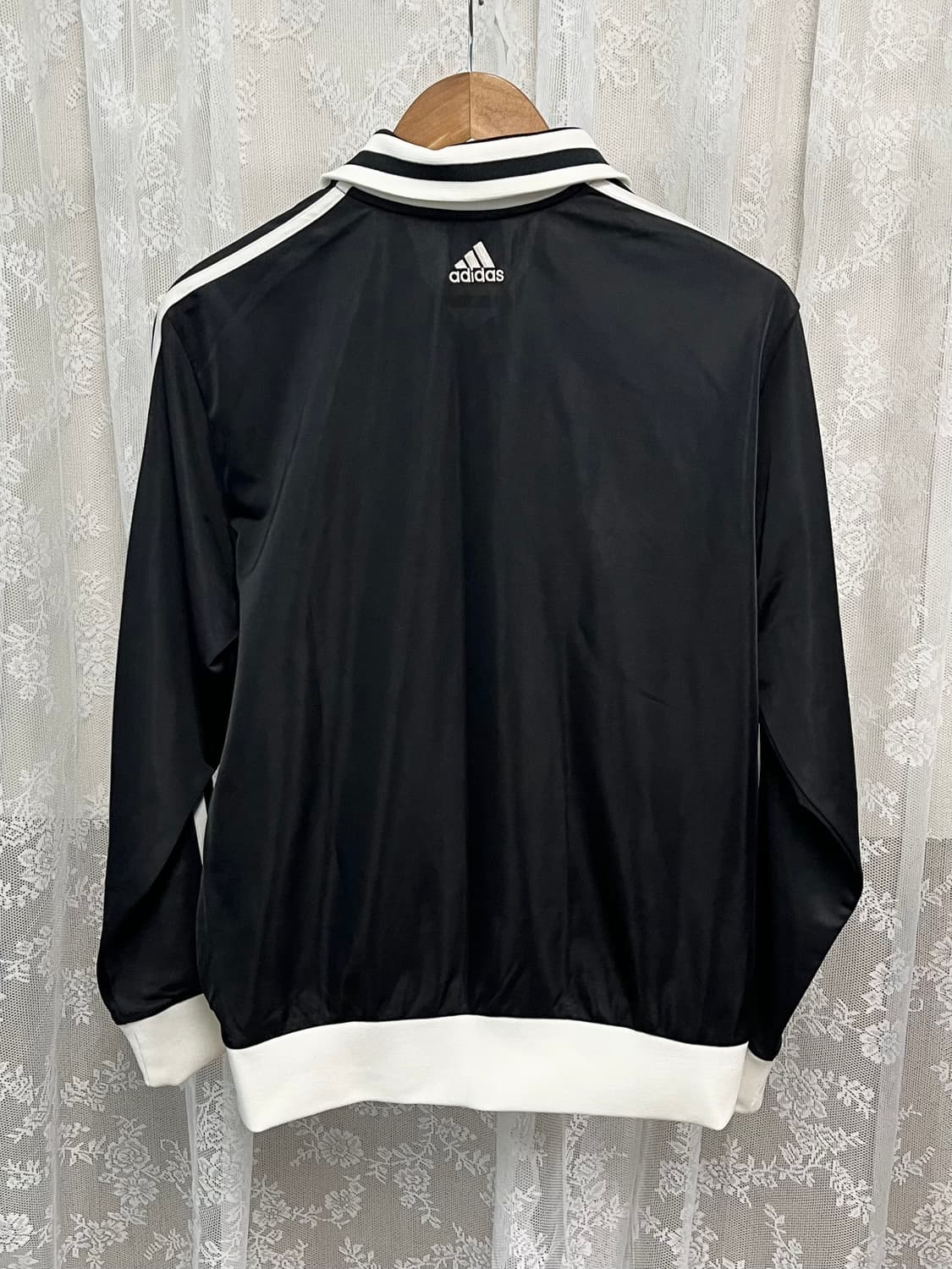 100) 아디다스 검흰 져지 블랙화이트 트랙탑 상품이미지3